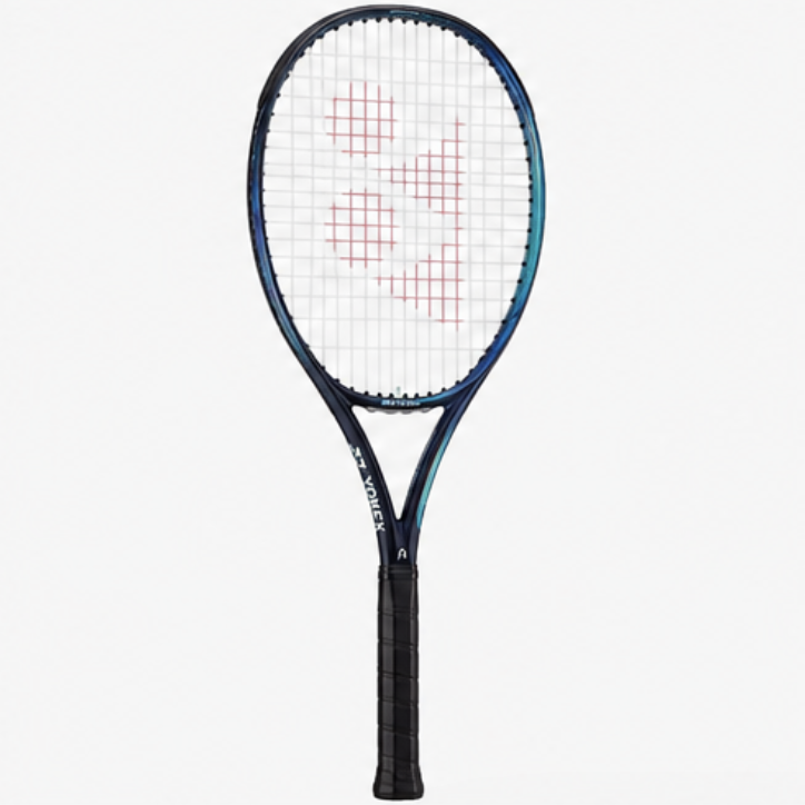 Raquette de tennis Yonex Ezone 98, conçue pour offrir un excellent équilibre entre puissance, contrôle et sensations. Son tamis précis et sa technologie avancée assurent une grande stabilité et une bonne prise d’effet. Idéale pour les joueurs de niveau intermédiaire à avancé.